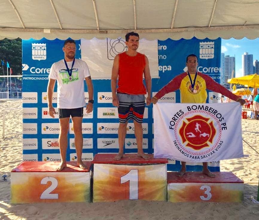 Francisco Lucena em competição de águas abertas