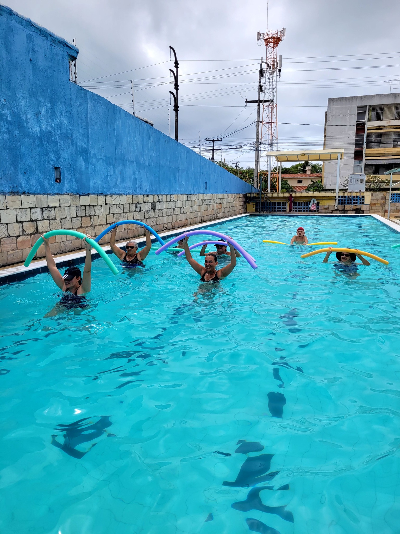 Turma de hidroginástica na piscina da Aqua Vida Center